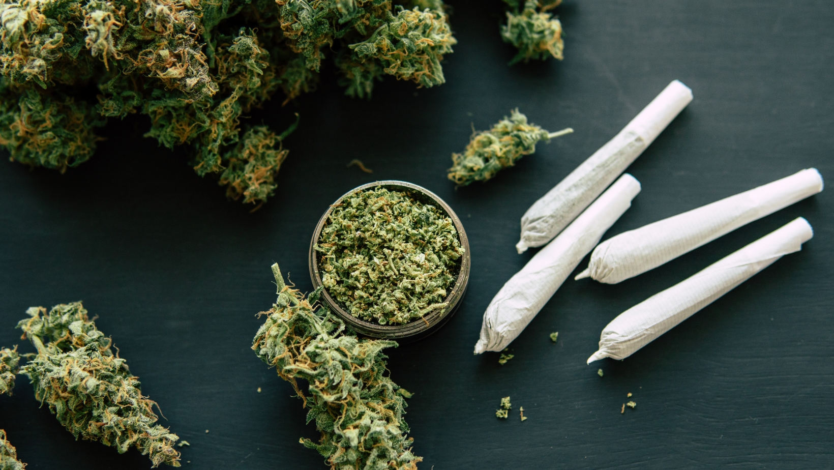 THC květy a předbalené jointy